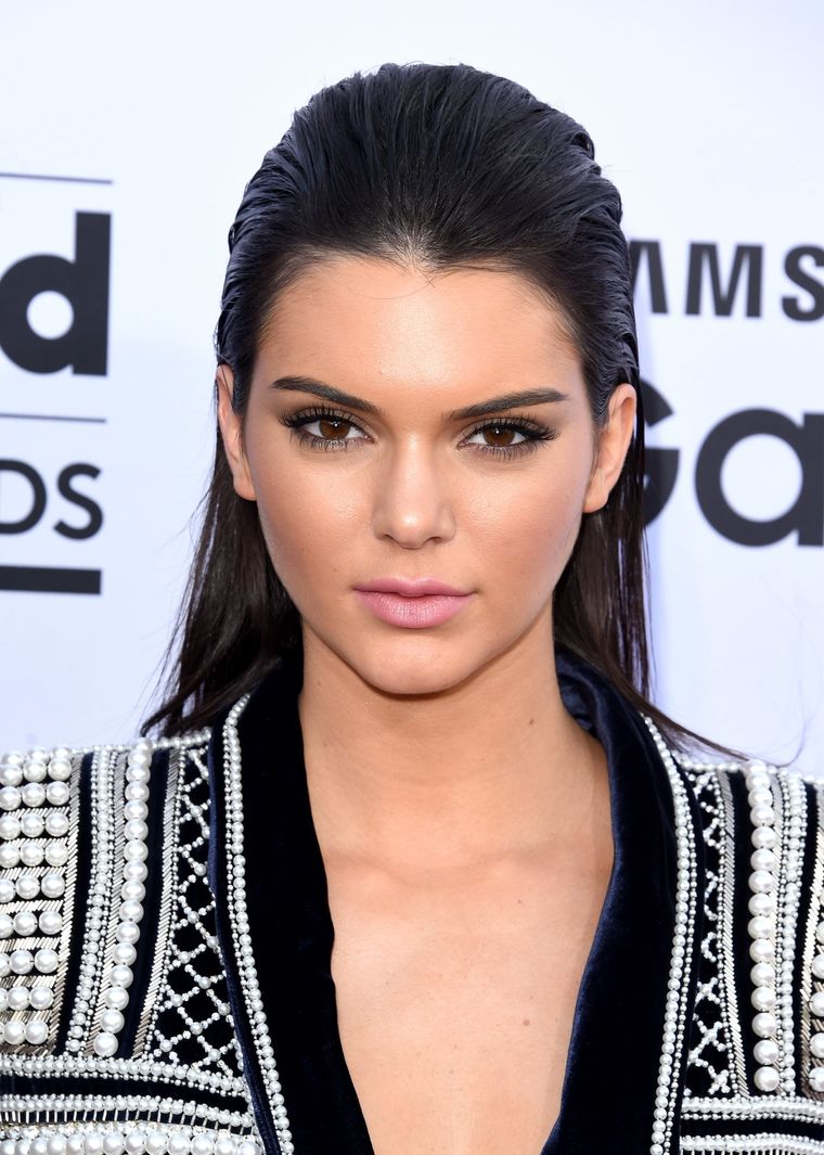 How To: 5 Steps to Kendall Jenner's Holiday Wet-Look Hairstyle »