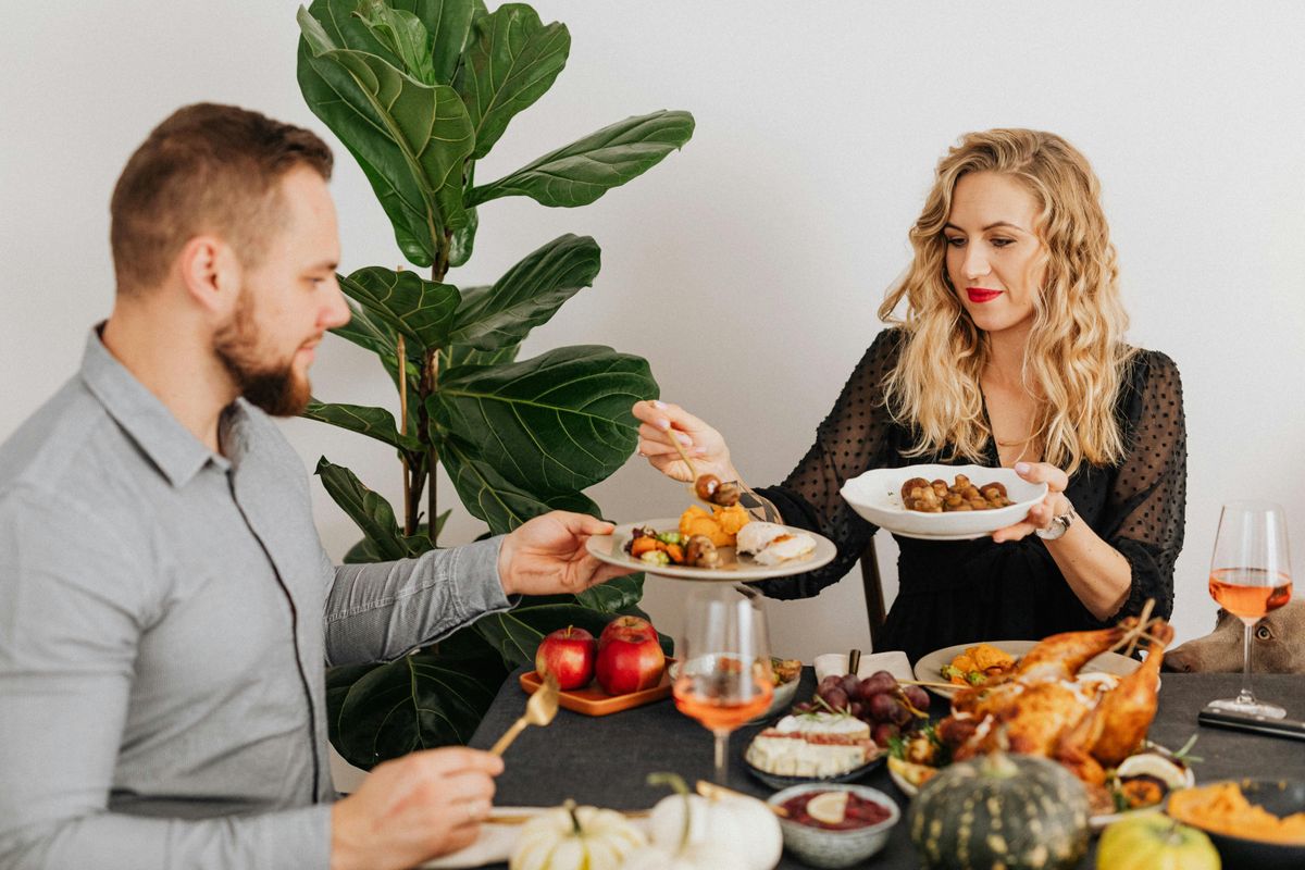 6 signs to invite s.o. to thanksgiving