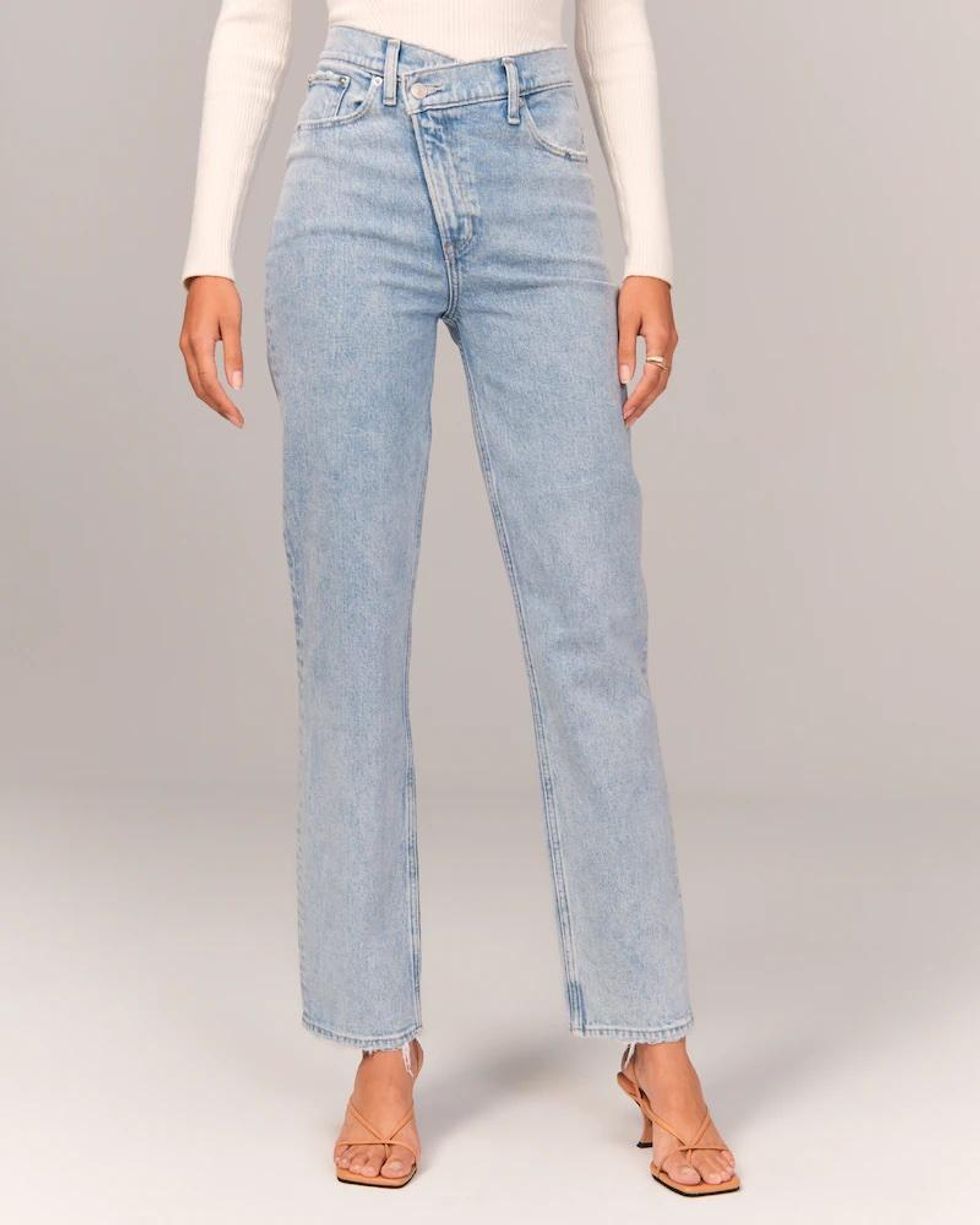 A&F Ultra High Rise 90s Straight Jean