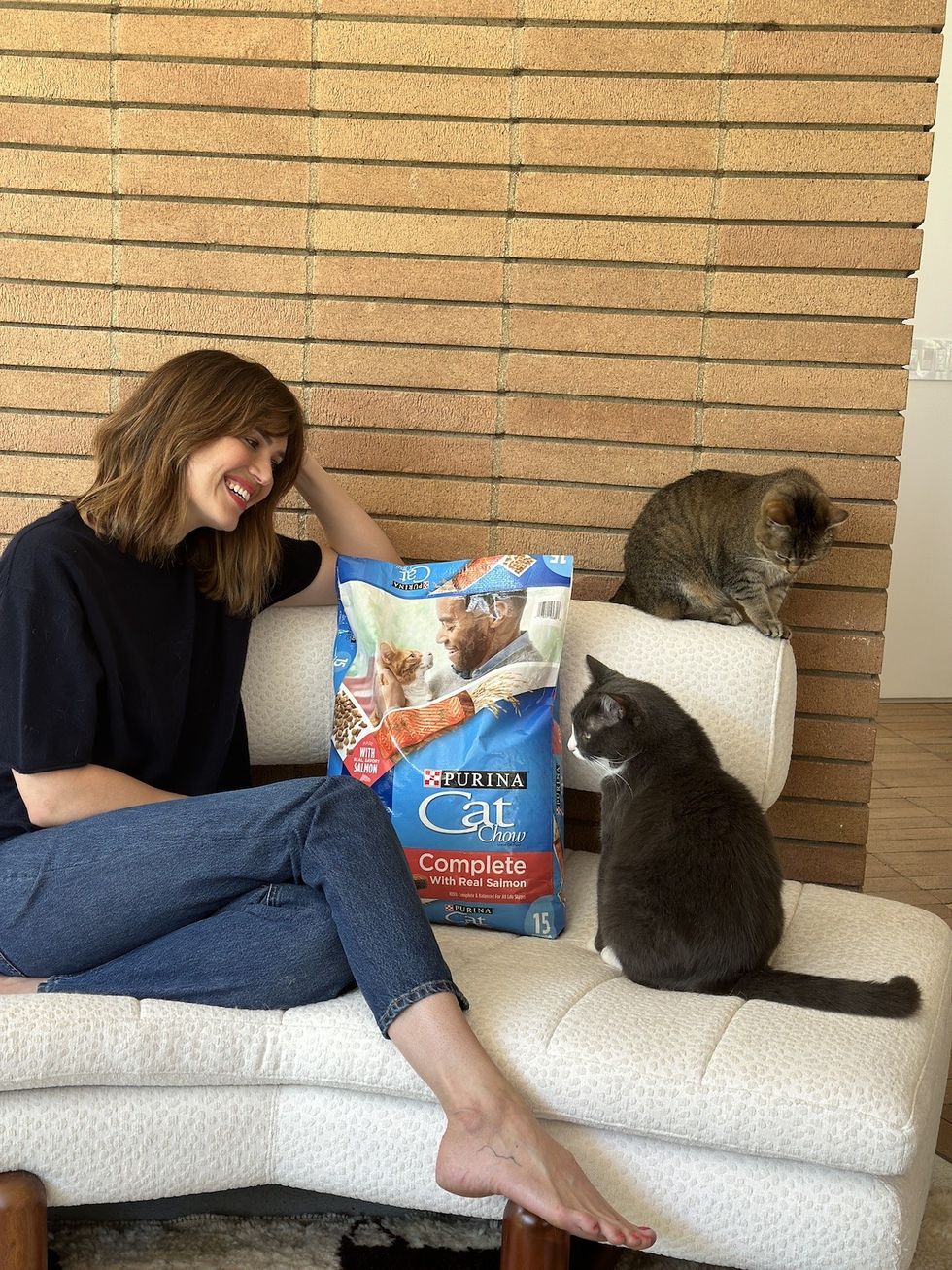 actress and mom mandy with two of her cats