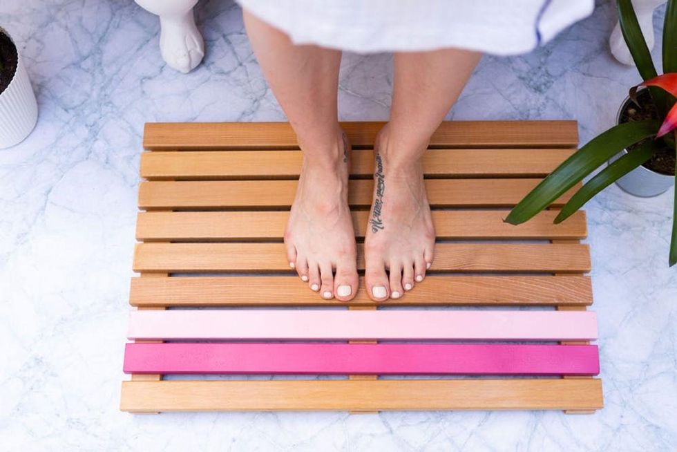 bath mat with pink stripes