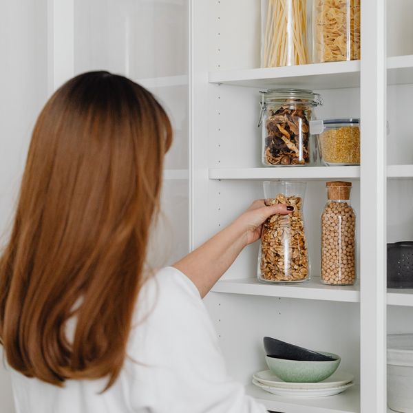 https://www.brit.co/media-library/best-pantry-organization-containers-and-tips.jpg?id=33082160&width=600&height=600&coordinates=644%2C0%2C1545%2C0