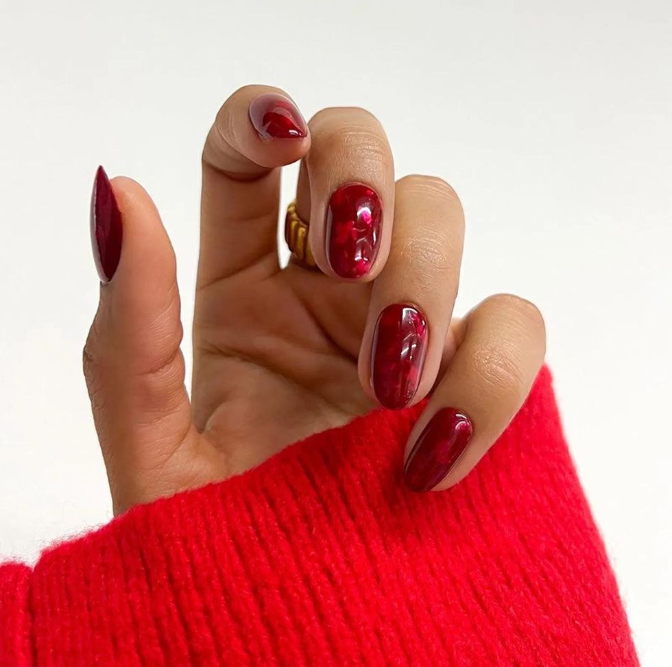red nails art 2022