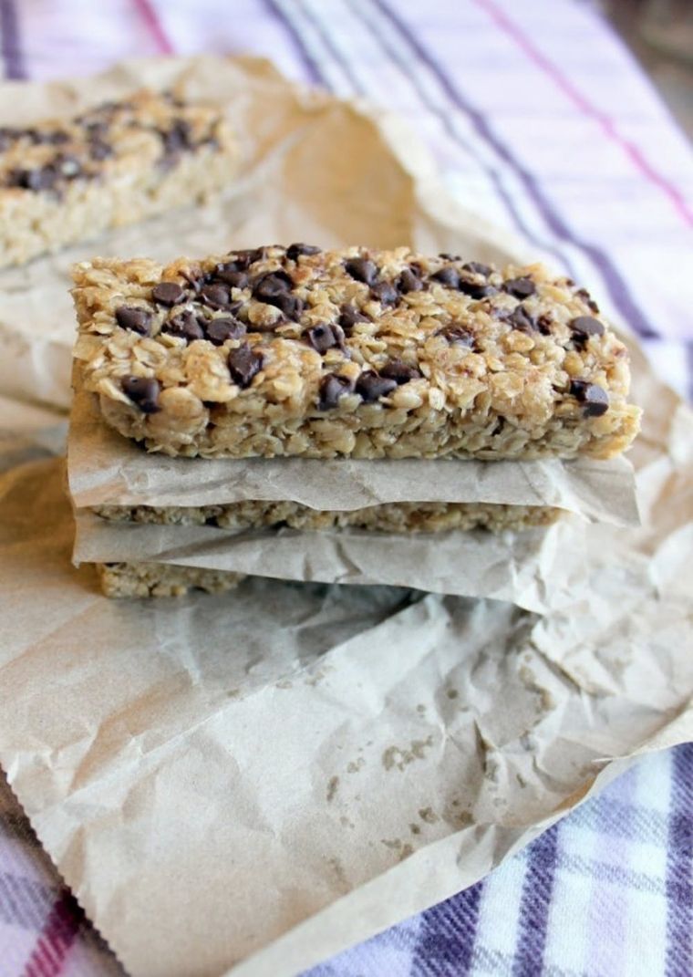 https://www.brit.co/media-library/chewy-chocolate-chip-granola-bars.jpg?id=21881520&width=760&quality=90