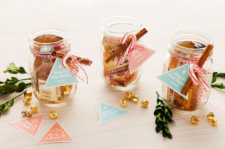 Make These XL Mason Jar Cocktail Gifts!
