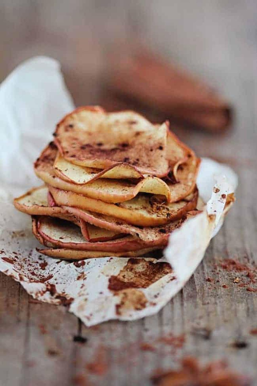 Cinnamon Ginger Baked Apple Chips