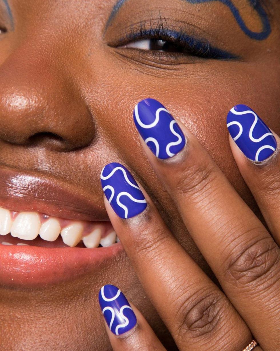 dark blue and white squiggly manicure