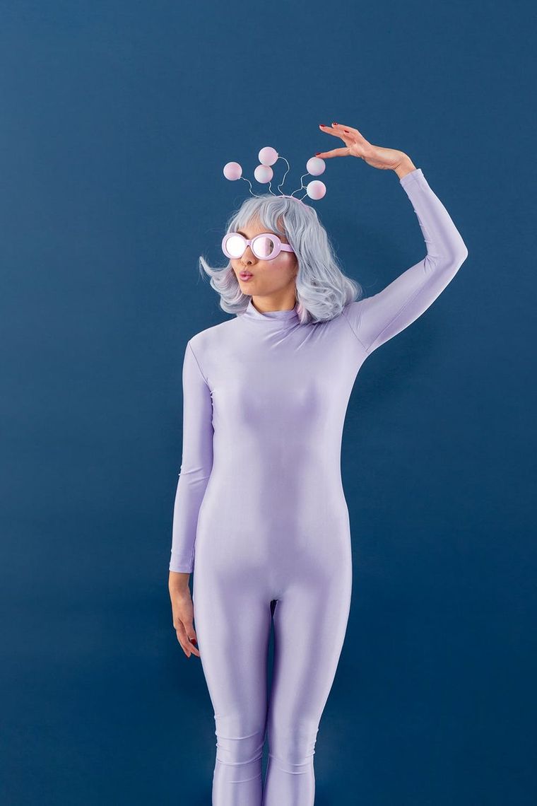 45 DIY Alien Halloween Costumes That Will Make You Feel Other Worldly