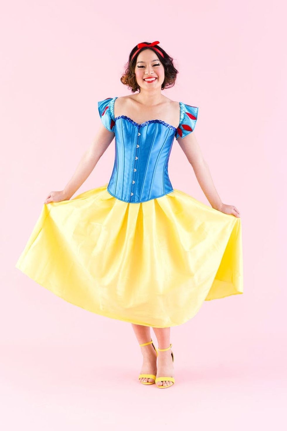 How To Diy The Classic Snow White Costume For Halloween Brit Co 