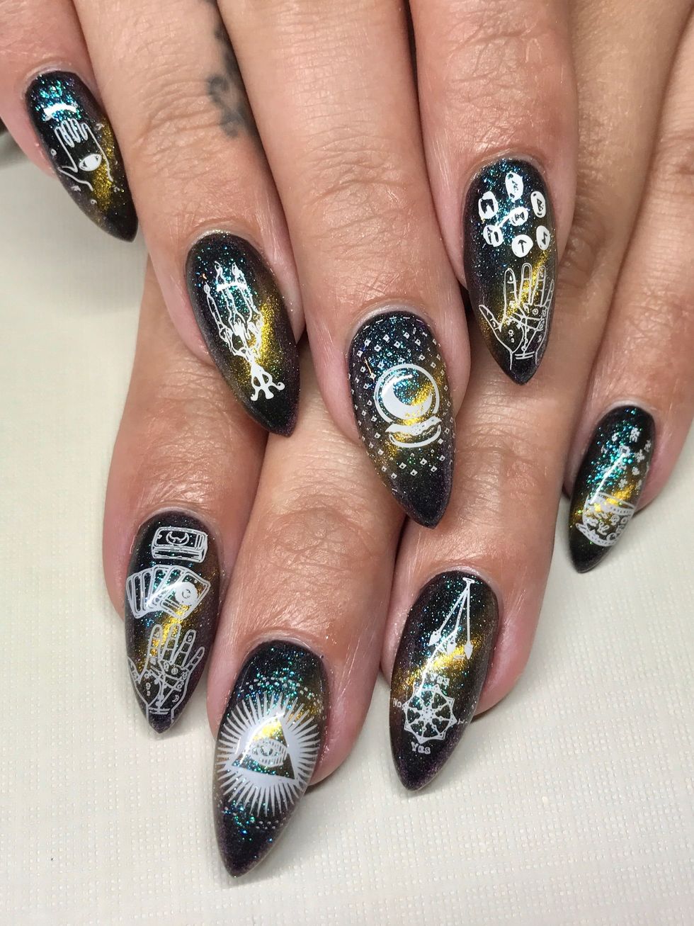 12-tarot-card-nail-art-ideas-to-round-out-your-halloween-look-brit-co