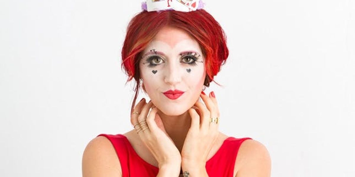 How To Diy A Queen Of Hearts Costume Using Makeup You Already Own Brit Co