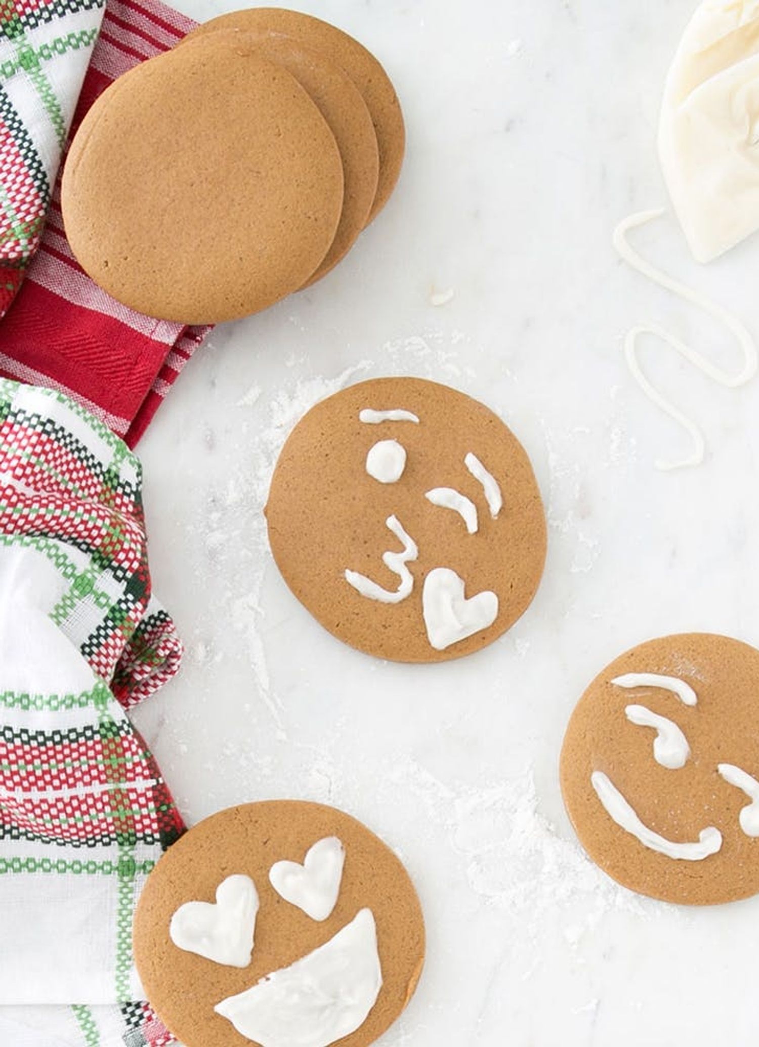 This Gingerbread Emoji Cookies Recipe Will Make You :heart_eyes: - Brit