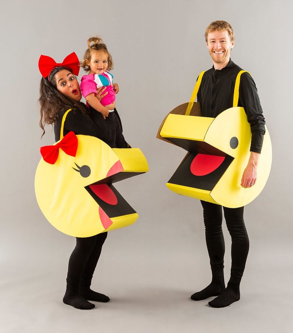 This DIY Pac-Man Family Halloween Costume Will Win You All the ...