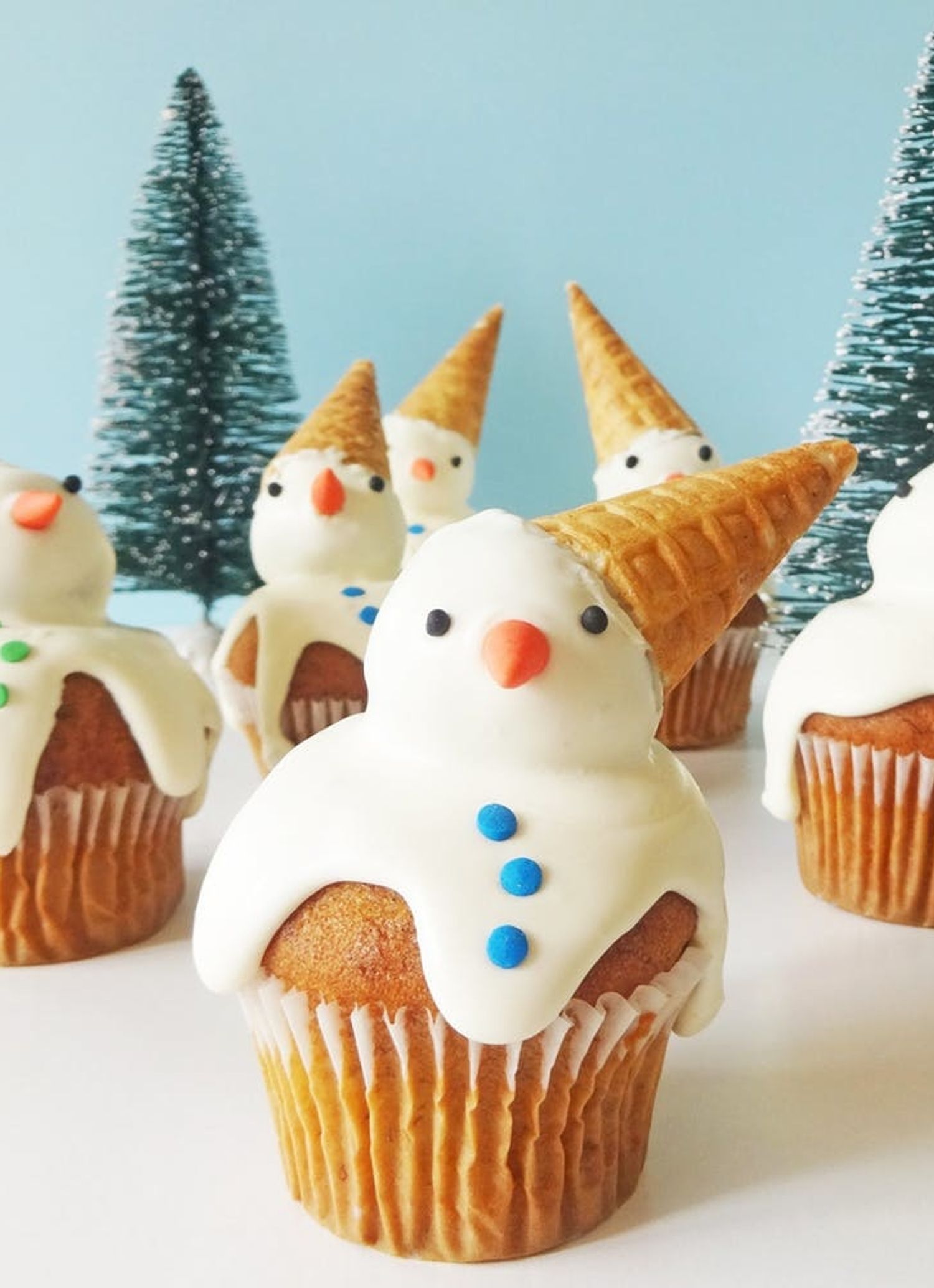 These Adorable Snowmen Cupcakes Will Make You Melt - Brit + Co