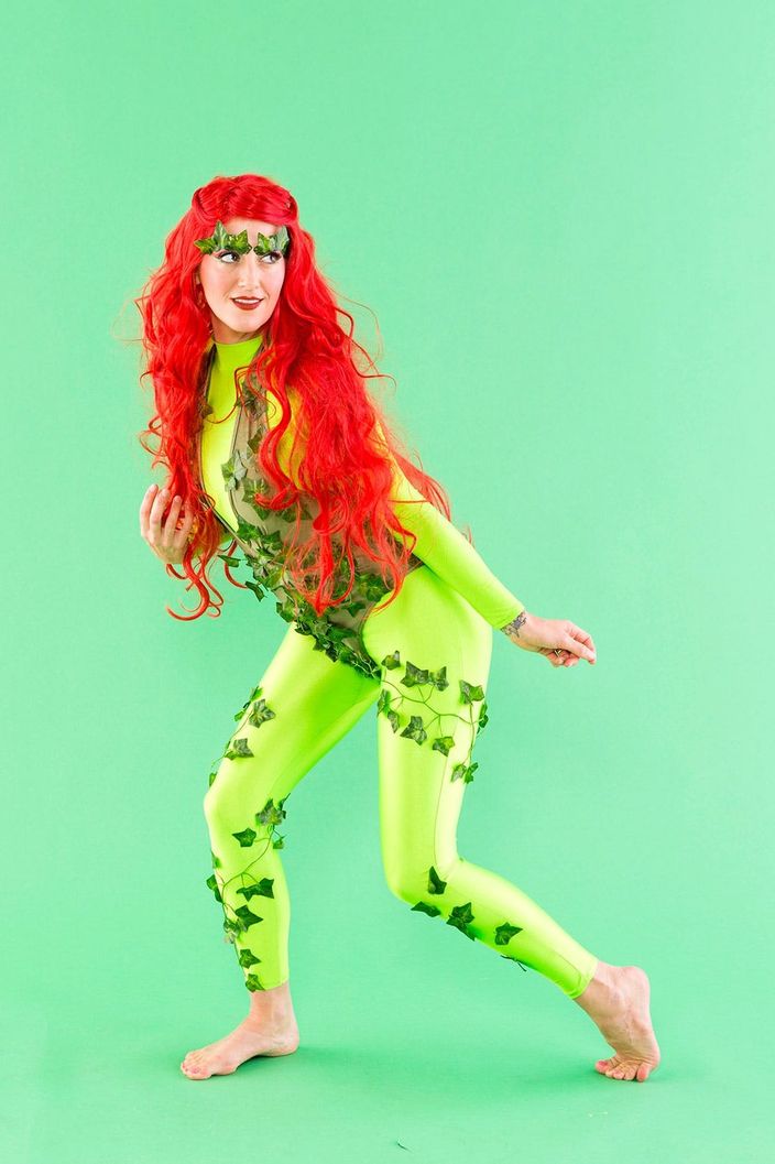 Make Like Uma Thurman And Make This Poison Ivy Costume For Halloween Brit Co