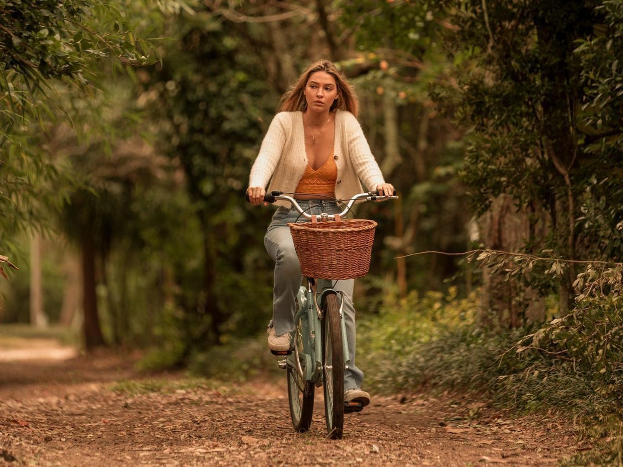 madelyn cline as sarah cameron in outer banks