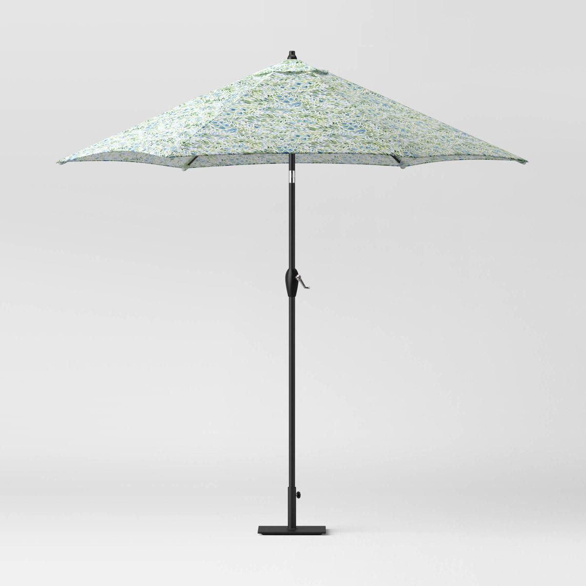 9' Sammamish Floral Round Umbrella DuraSeason Fabric\u2122