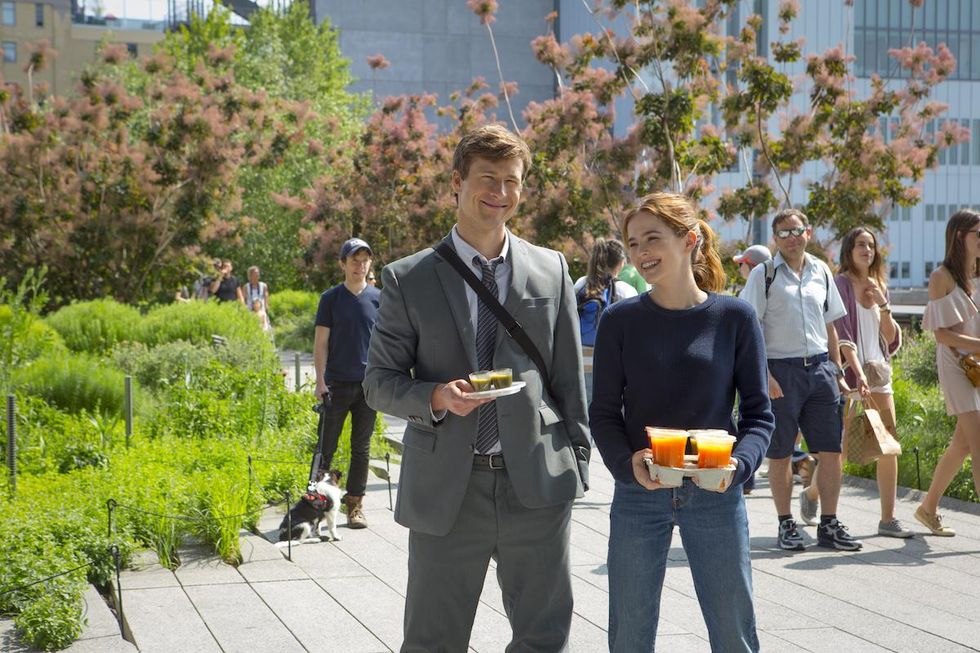 glen powell and zoey deutch in set it up