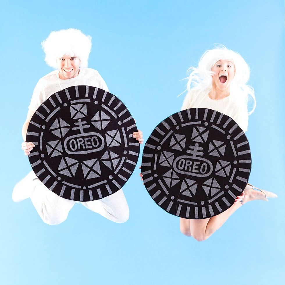 How To Make A Double Stuffed Oreo Costume With Your Boo For Halloween Brit Co 