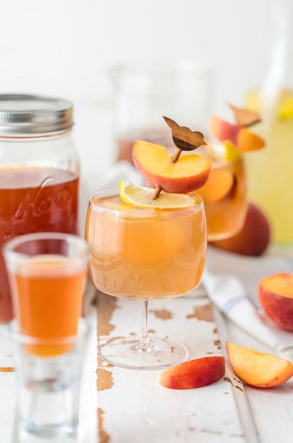 10 Peach Cocktail Recipes Your Guest Will Love Brit Co Brit Co 1358