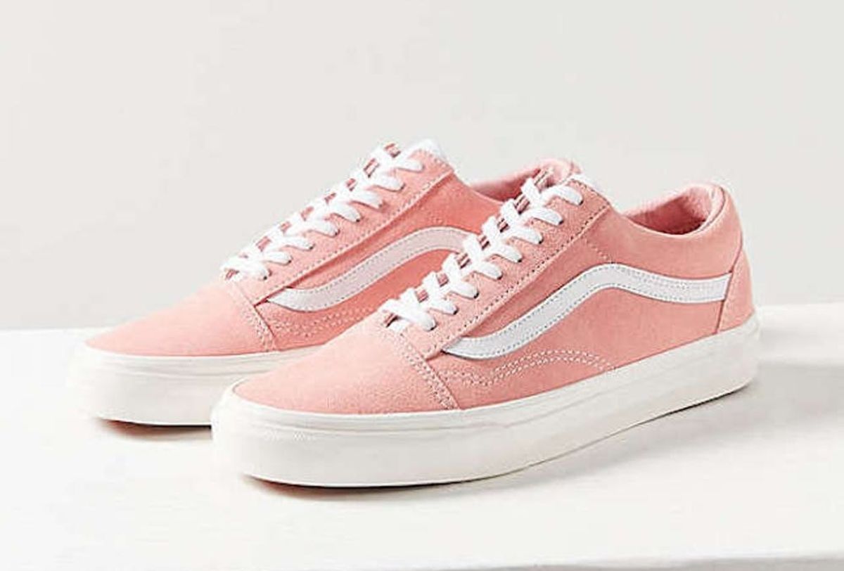 What Colors Are The Shoes? Blue & Gray Or Pink & White? The Internet Is  Freaking Out All Over Again