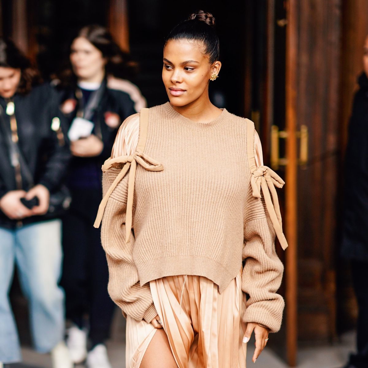 8 Street Style-Approved Reasons to Wear Structured Sleeves This Spring