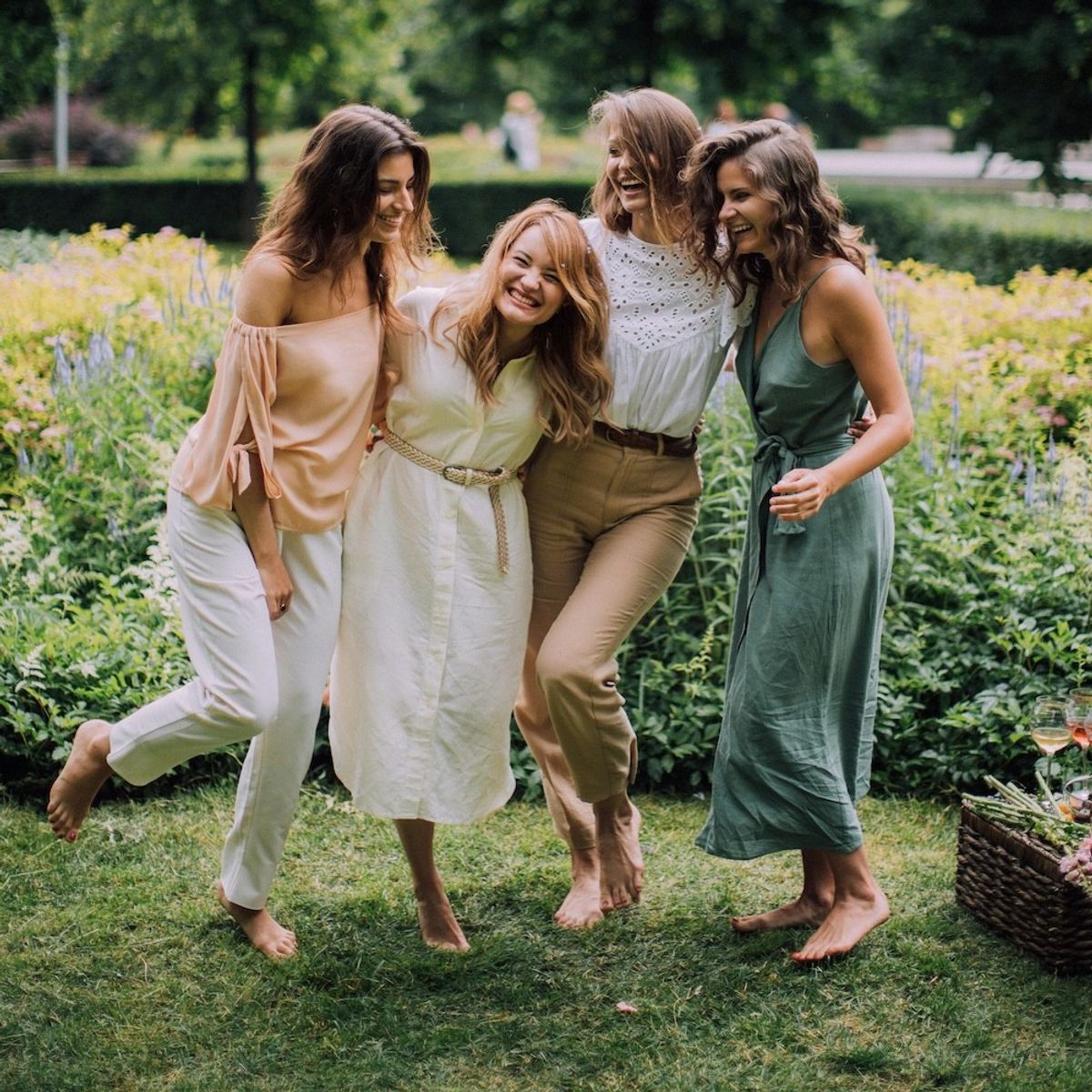 4 Habits Women With Tons Of Friends All Have In Common