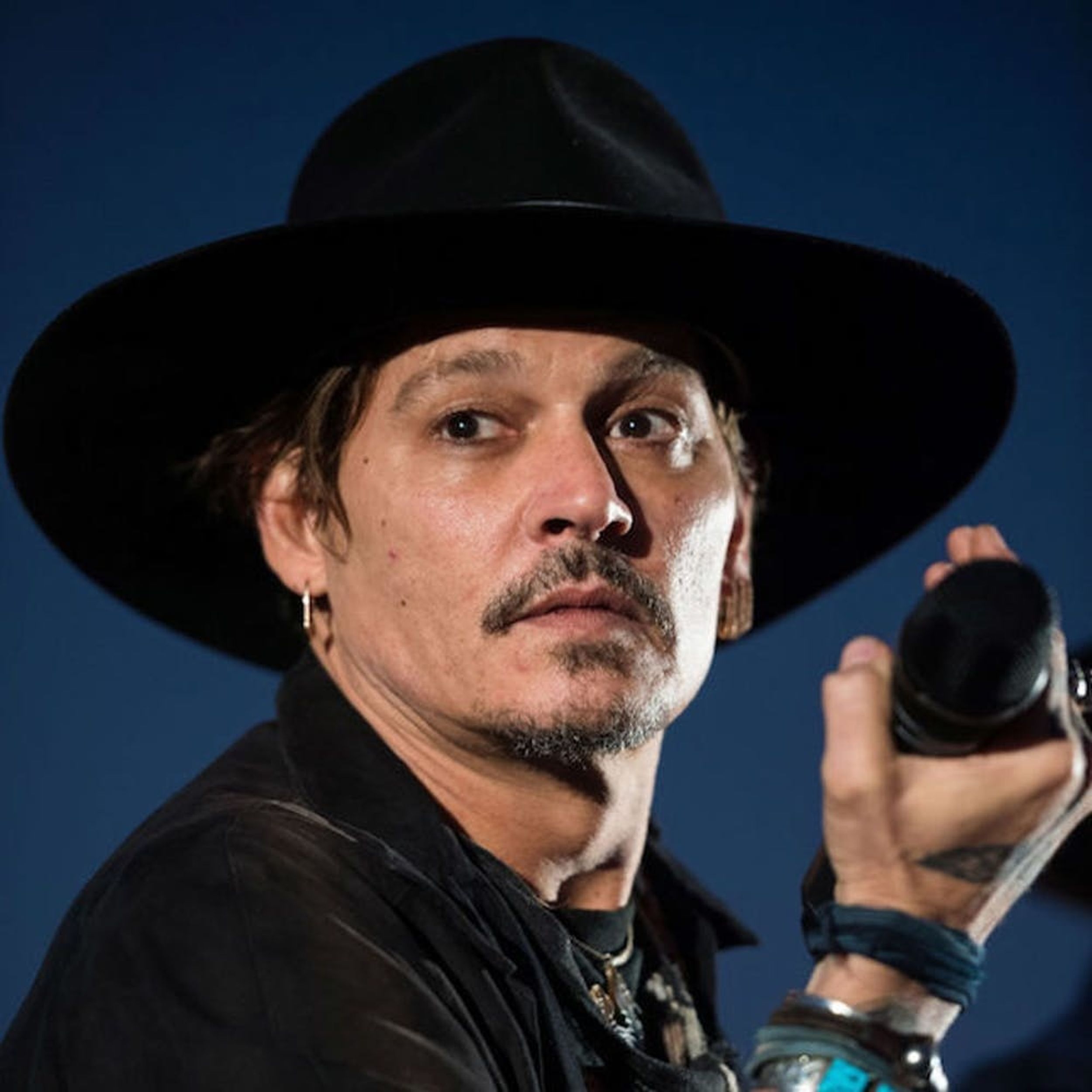 Morning Buzz! Johnny Depp Sparks Controversy With Trump Comments + More ...