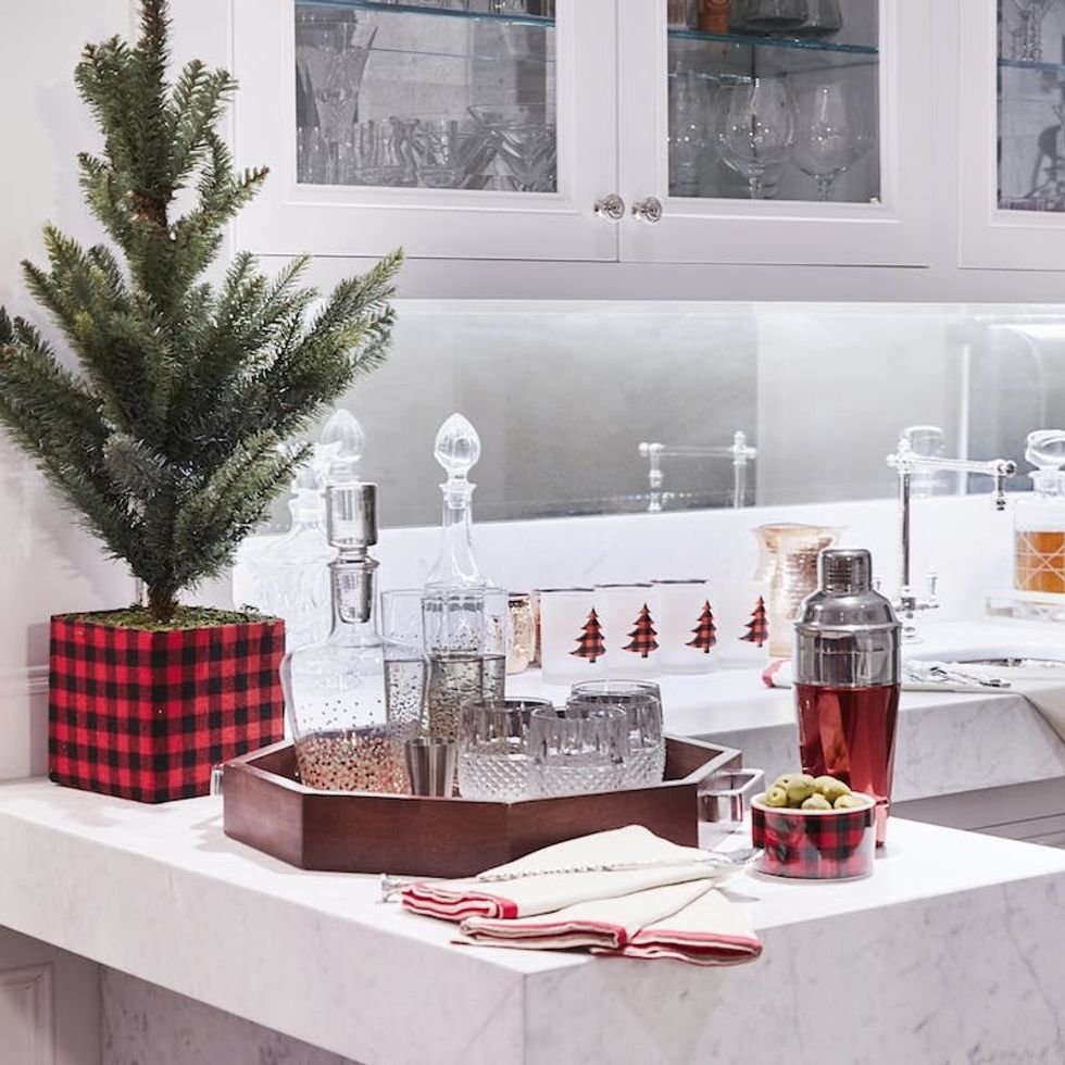 Vanessa Lachey’s 9 Holiday Hosting Hacks She Wants You to Know - Brit + Co