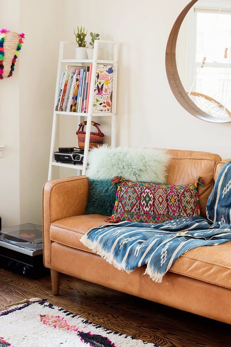 9 Ways to Rock the Leather Sofa Trend That’s Taking Over Instagram ...