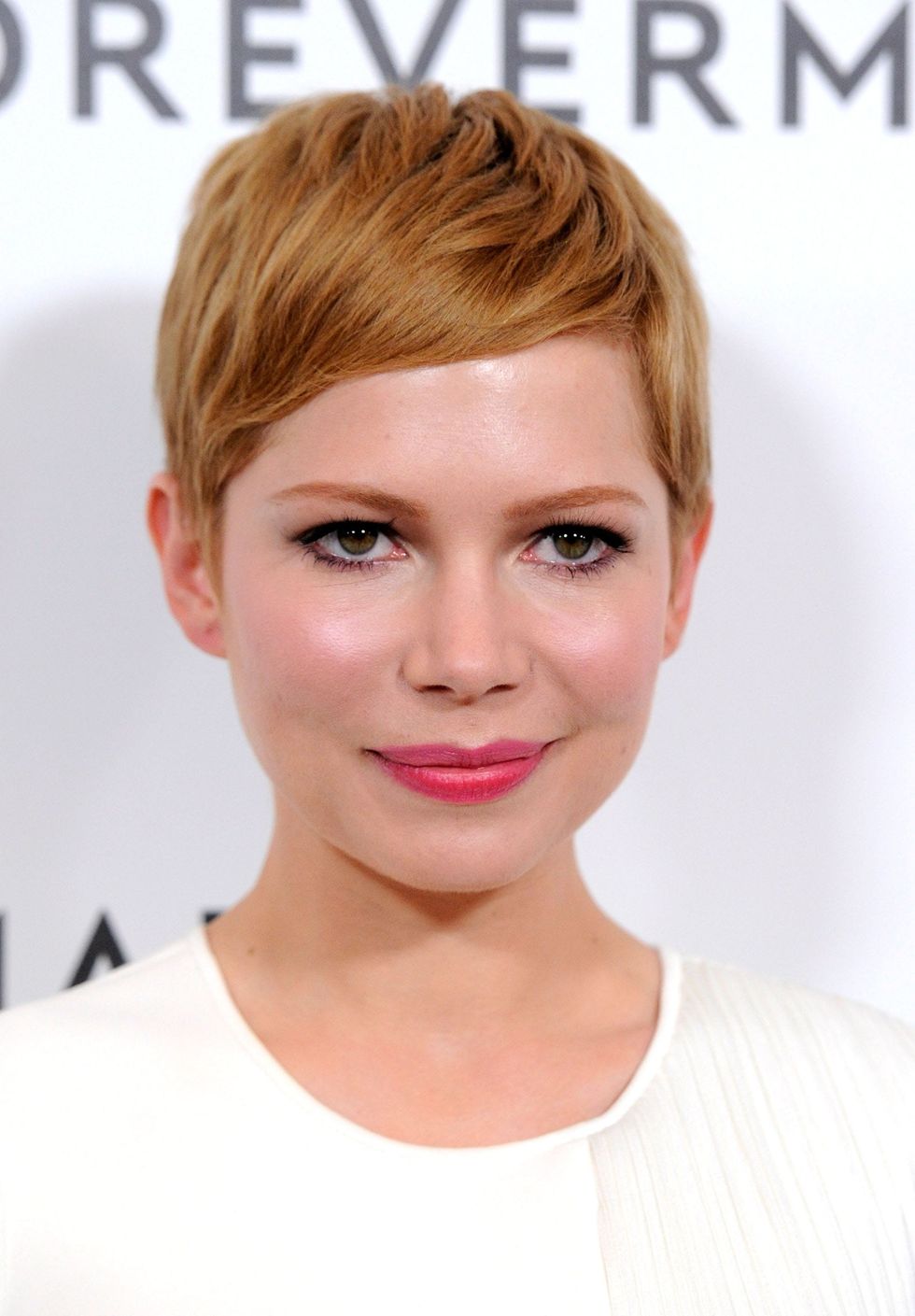 32 Of The Best Celebrity Pixie Haircuts Of All Time Brit Co