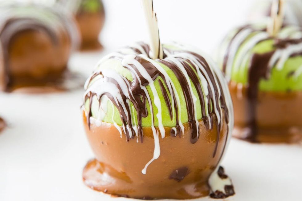 How to Make Caramel and Candy Apples - Brit + Co