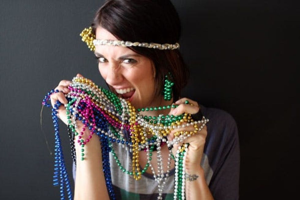 What do you do with Mardi Gras beads? (How to make a bead dog) 