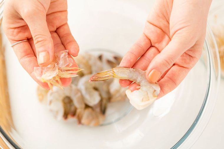 Field Company on Instagram: Easy Method for Cooking Shrimp in Cast Iron🦐⁠  ⁠ Grill or stovetop instructions:⁠ ⁠ 1. Season your shrimp & preheat your  pan ⁠ 2. Add butter and when