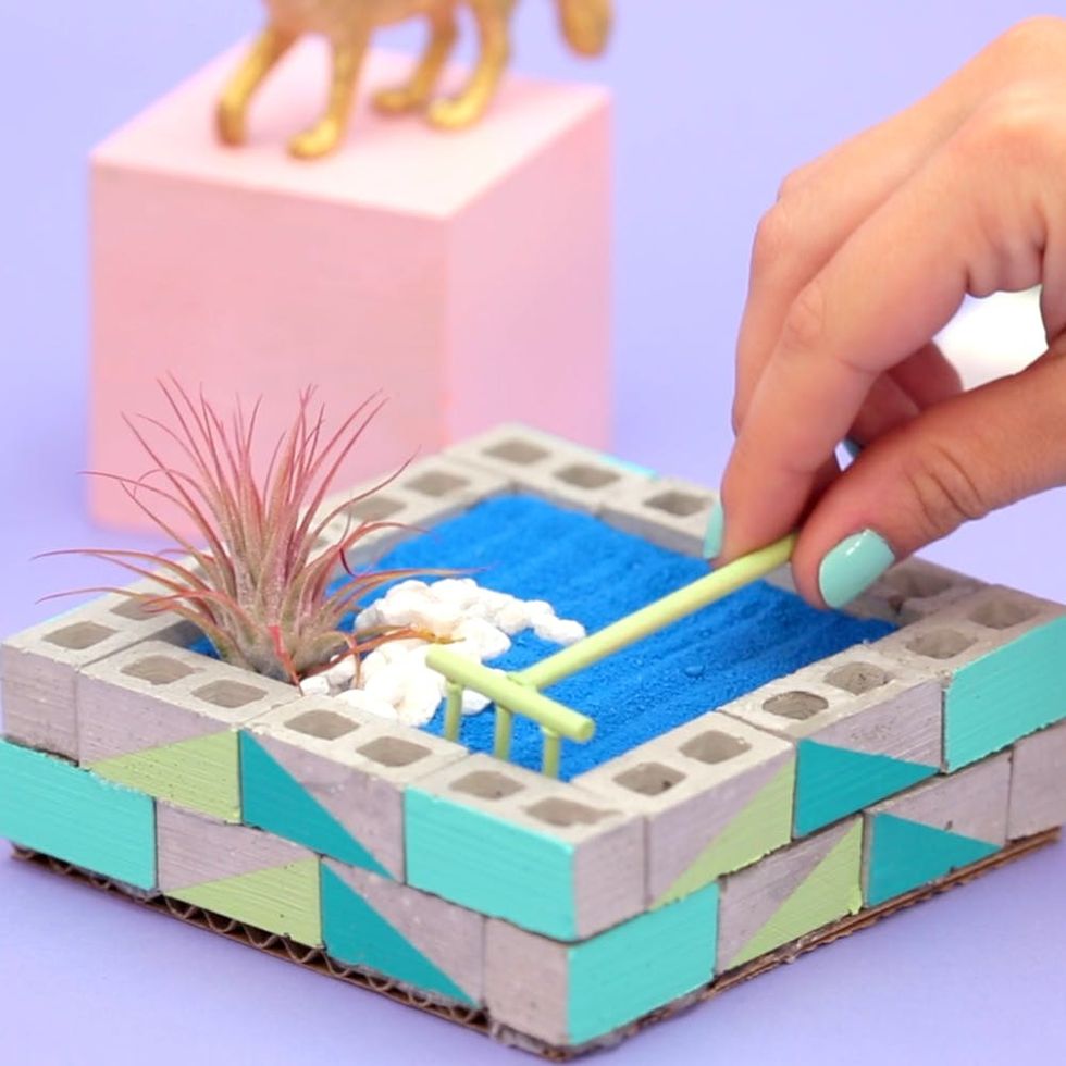 How to Make a Mini Zen Garden