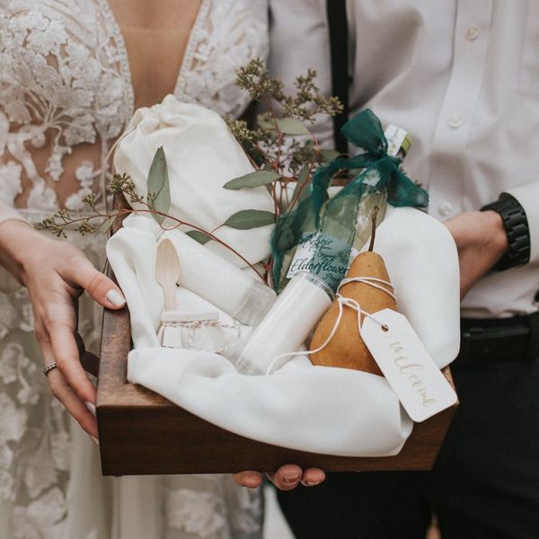 5 Wedding Gift Ideas for Brides From the Groom 