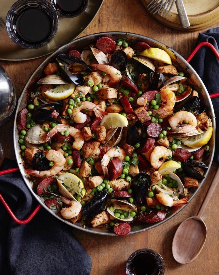 What is a paella pan? Experts share tips on your best options.