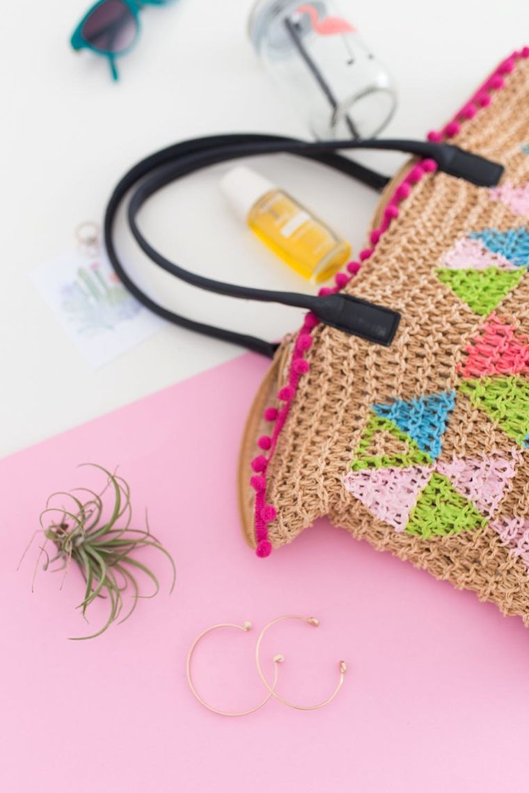 THE PERFECT STRAW TOTE & FUN WAYS TO CUSTOMIZE IT