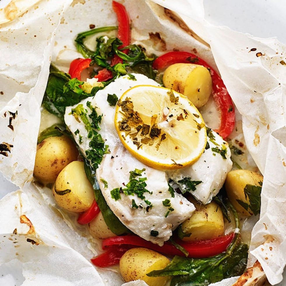 have you ever tried making fish in parchment? #easyrecipe #dinnerideas