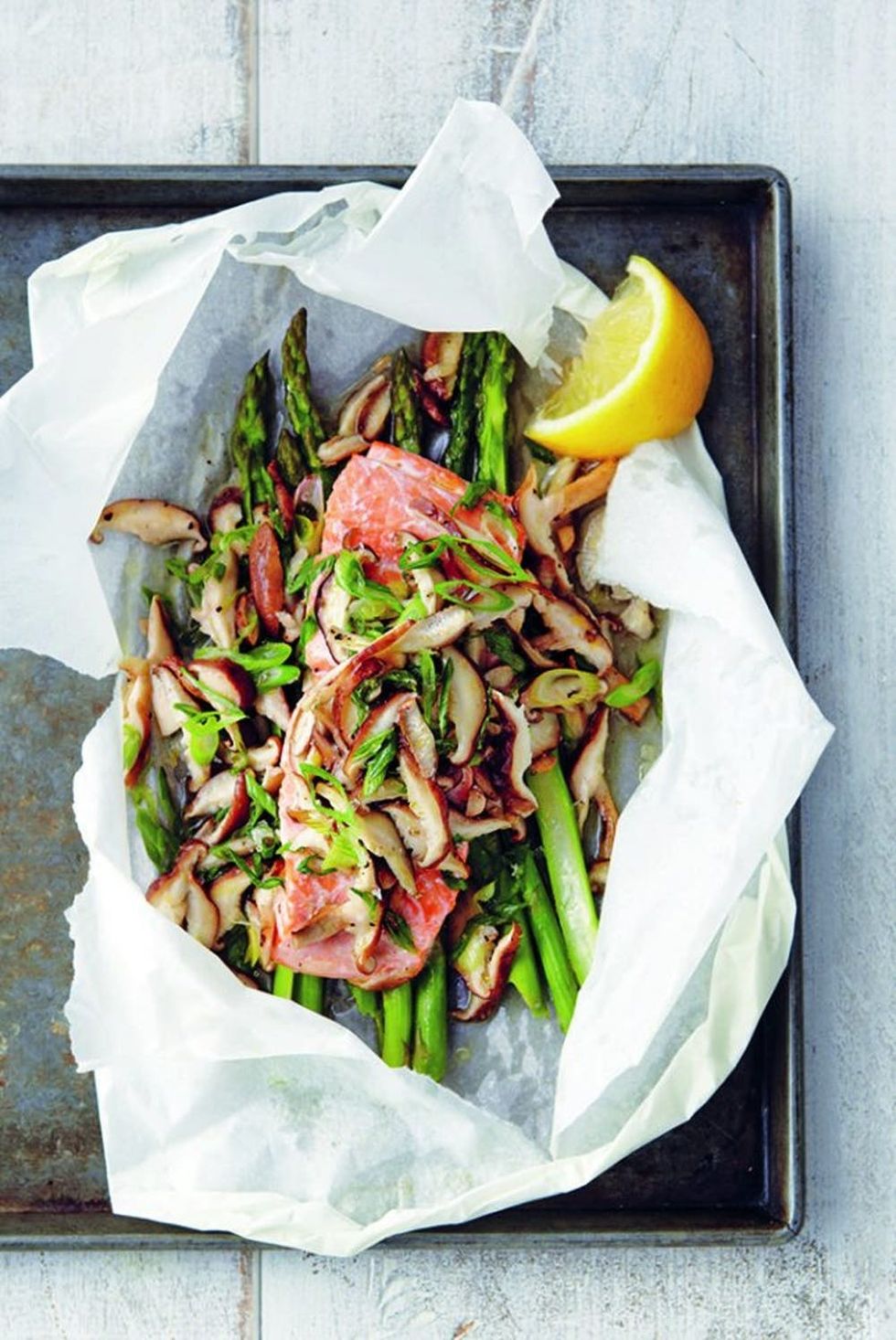 have you ever tried making fish in parchment? #easyrecipe #dinnerideas