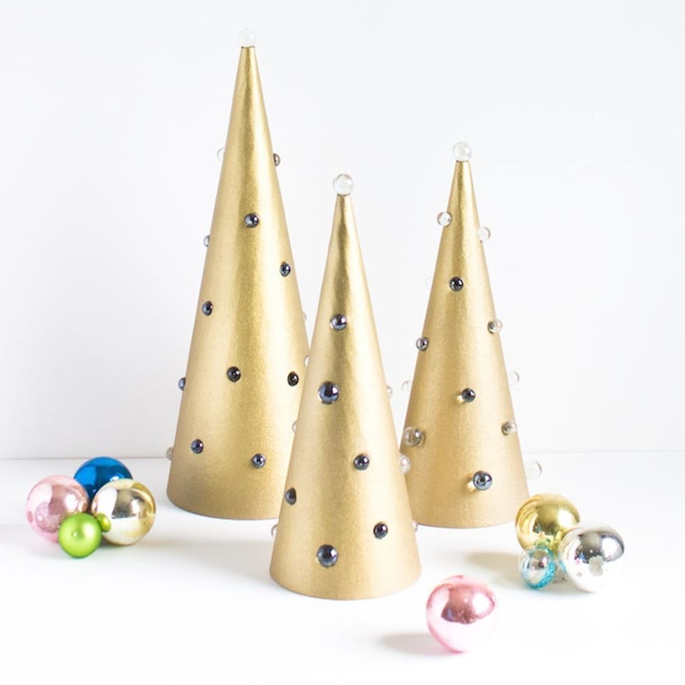 17 Unique Christmas Tree Alternatives You Can DIY