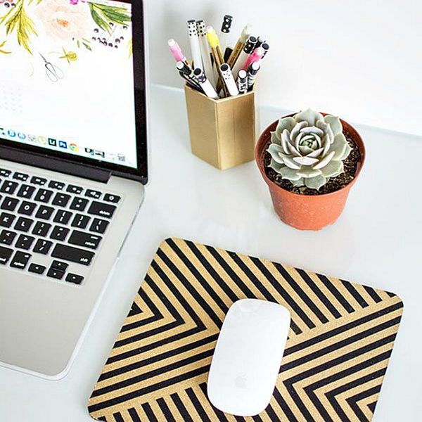 4 Chic Cubicle Decor Ideas