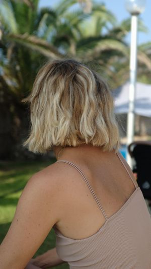 what to bring to the beach for the perfect beach hair