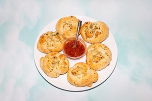 homemade garlic knots diy recipe and taste test