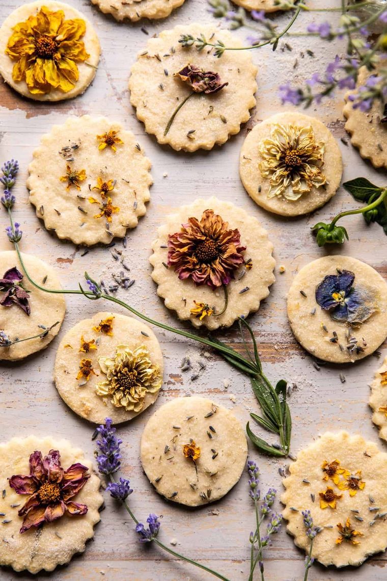 The best edible flowers for the floral cupcake trend
