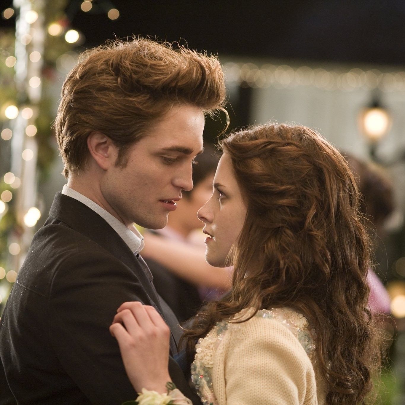 Robert Pattinson and Kristen Stewart in Twilight