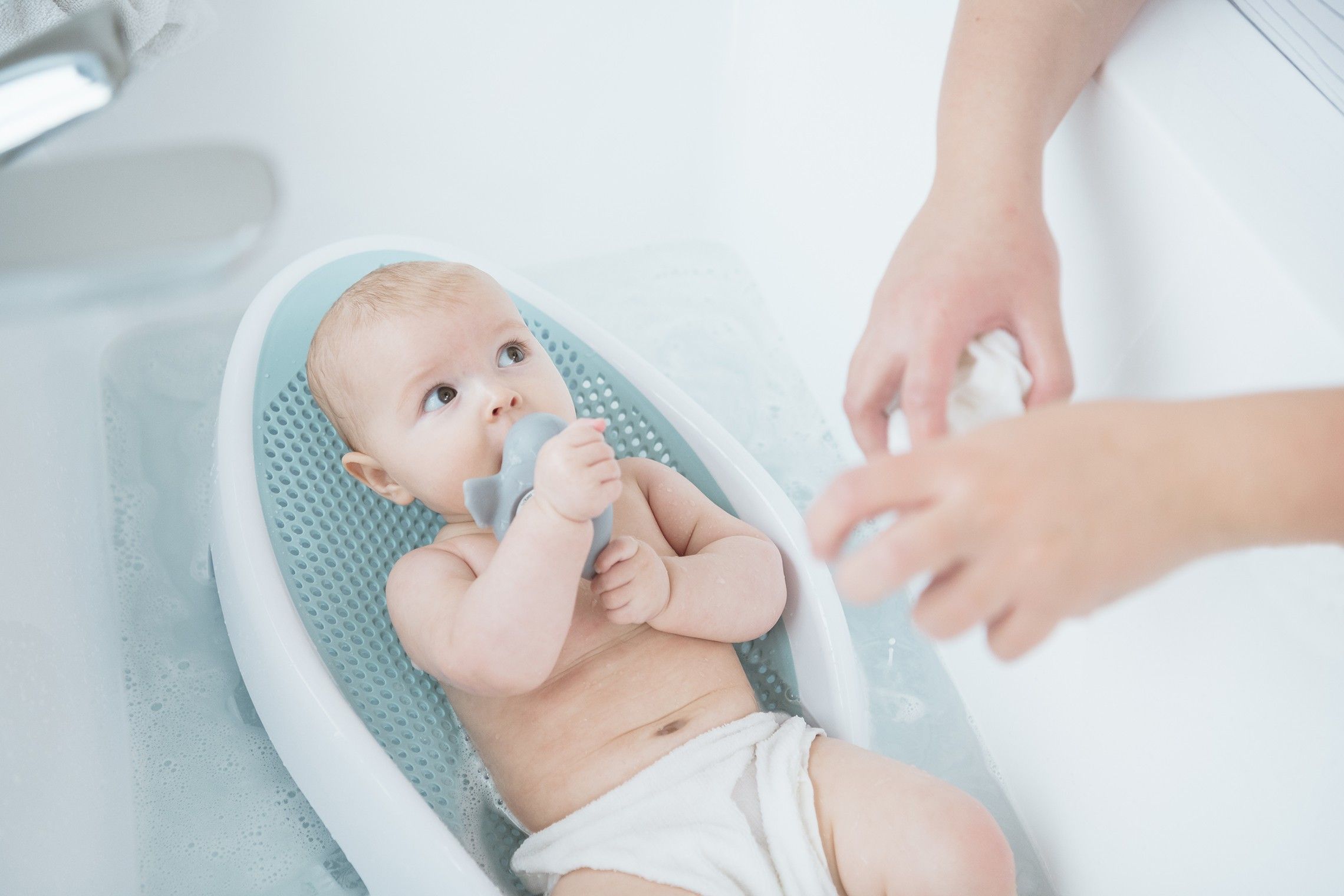 how to bathe a newborn