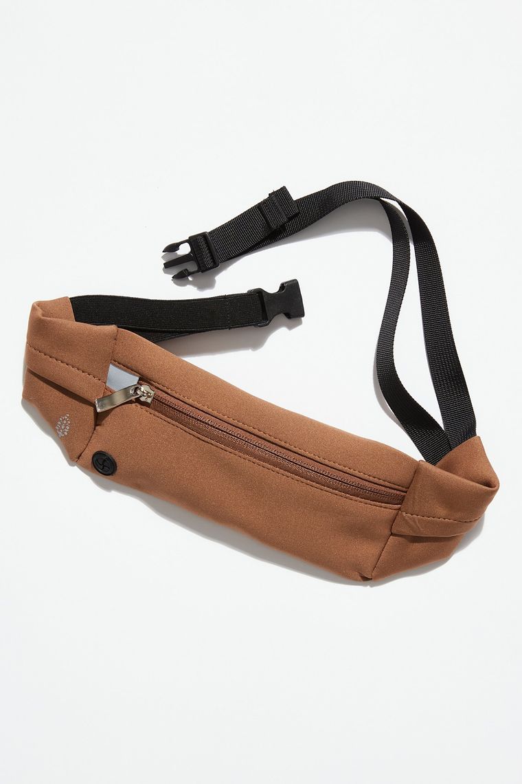 28 Best Fanny Packs & Belt Bags for Hands-Free Adventures 2023