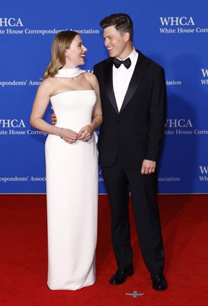 scarlett johansson husband colin jost