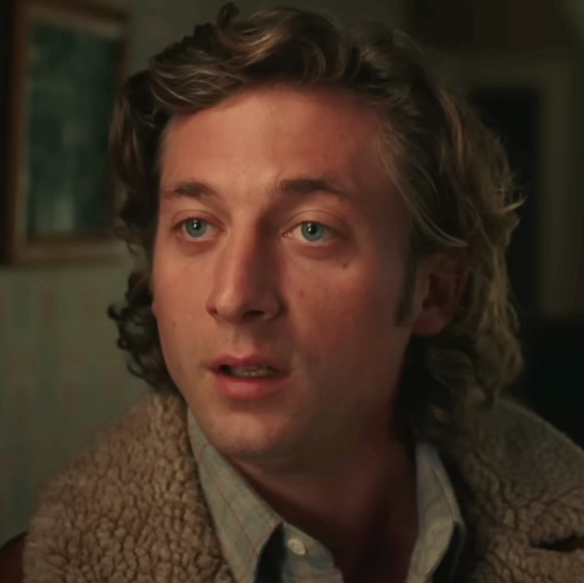 jeremy allen white fingernails